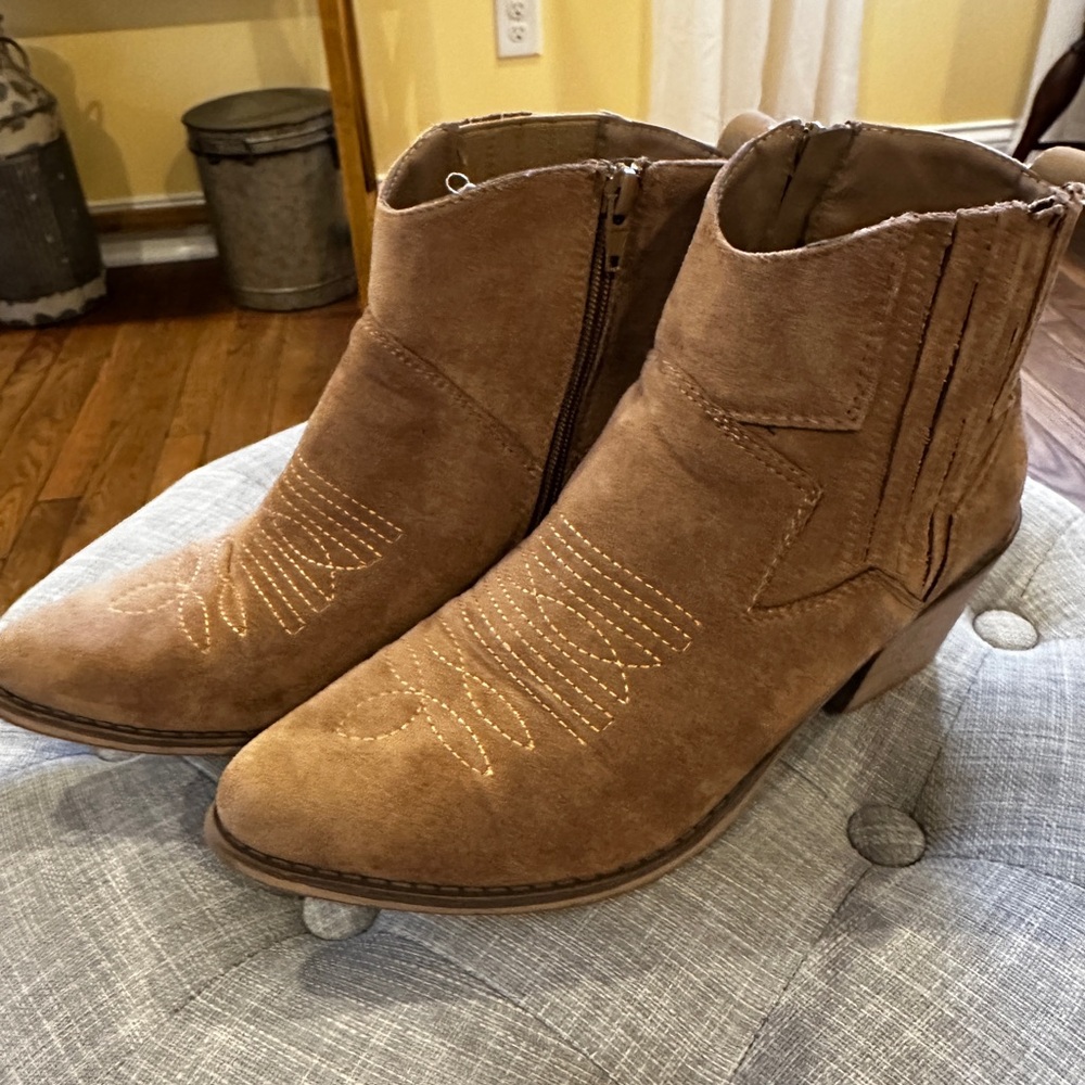 Pierre Dumas Tan Western Ankle Boots